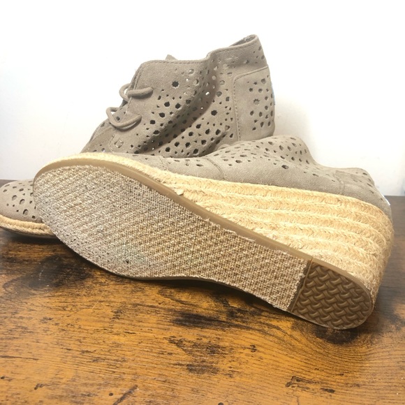 TOMS Moroccan Cutout Suede Wedge Boot Sz.7.5 - Picture 5 of 5